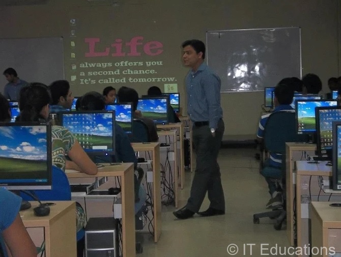 Engineering Project Maker in Nagpur - College Seminar 2